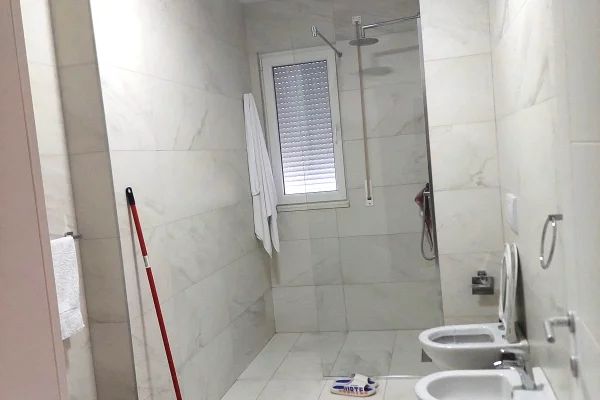 Shtepi ne shitje Apartament ne Tirane, 3+1, Mobilimi E mobiluar, Pagesa 205,700  Euro.
