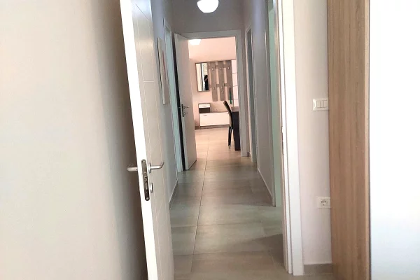 Shtepi ne shitje Apartament ne Tirane, 3+1, Mobilimi E mobiluar, Pagesa 205,700  Euro.