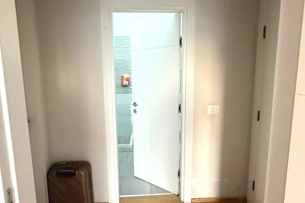 Shtepi me qera Apartament ne Tirane, 2+1, Mobilimi E mobiluar, Pagesa 85,000  Leke.