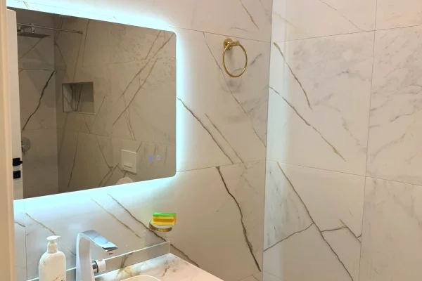 Shtepi me qera Apartament ne Tirane, 2+1, Mobilimi E mobiluar, Pagesa 80,000  Leke.