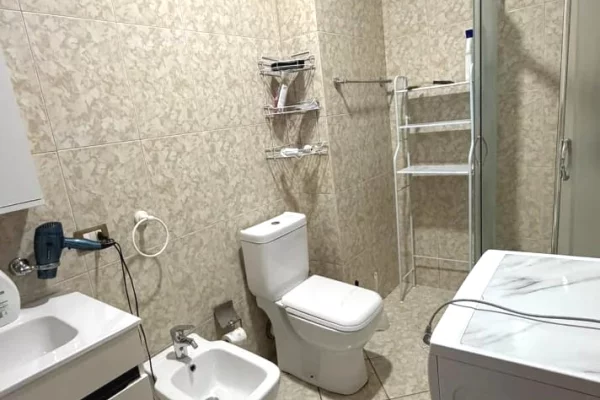 Shtepi me qera Apartament ne Tirane, Garsoniere, Mobilimi E mobiluar, Pagesa 38,000  Leke.