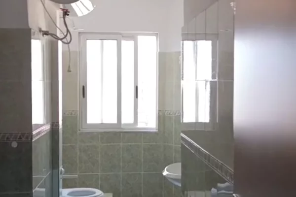 Shtepi me qera Apartament ne Tirane, 2+1, Mobilimi E mobiluar, Pagesa 50,000  Leke.