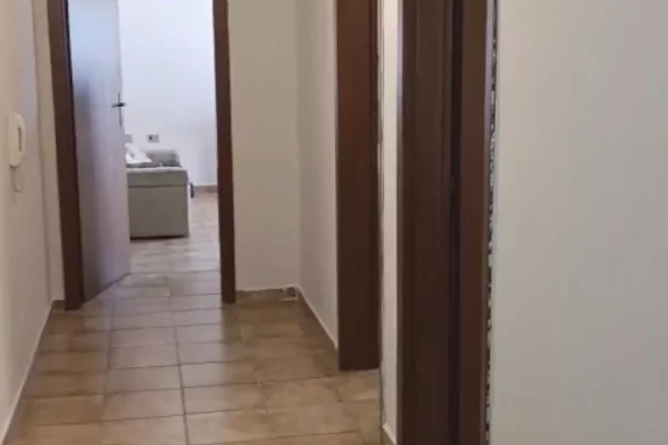 Shtepi me qera Apartament ne Tirane, 2+1, Mobilimi E mobiluar, Pagesa 50,000  Leke.
