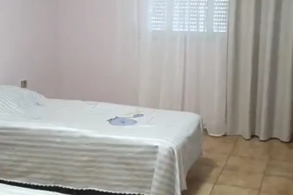 Shtepi me qera Apartament ne Tirane, 2+1, Mobilimi E mobiluar, Pagesa 50,000  Leke.