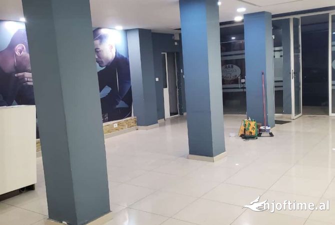 Ambiente Commerciale in Vendita 2+1 a Tirana - 230,000 Euro