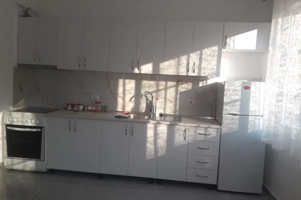 Shtepi me qera Apartament ne Tirane, 1+1, Mobilimi E mobiluar, Pagesa 400  Euro.
