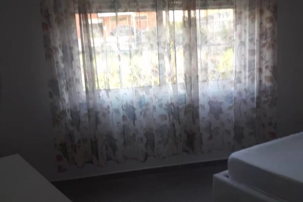 Shtepi me qera Apartament ne Tirane, 1+1, Mobilimi E mobiluar, Pagesa 400  Euro.