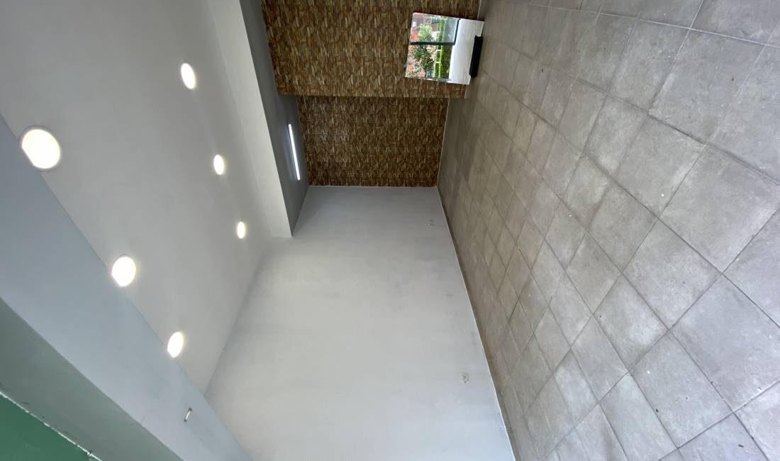 Ambient biznesi per qera tek Ish fusha e aviacionit, 450 euro