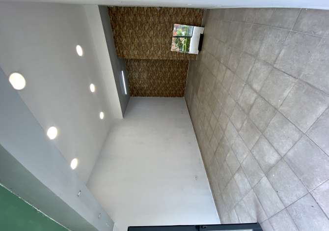 Ambient biznesi per qera tek Ish fusha e aviacionit, 450 euro