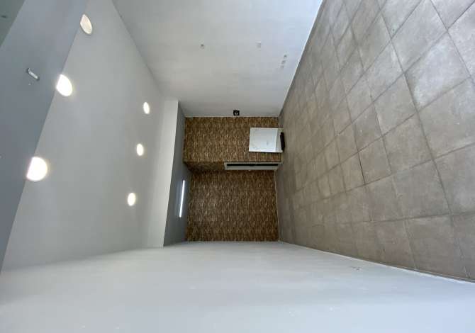 Ambient biznesi per qera tek Ish fusha e aviacionit, 450 euro