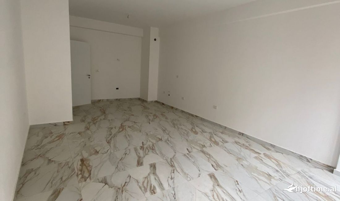 Appartamento in vendita a Tirana 1+1, Vuoto