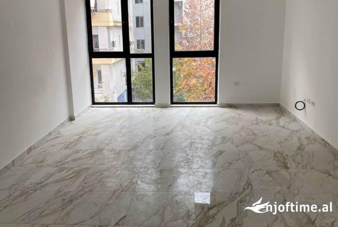 Appartamento in vendita a Tirana 1+1, Vuoto
