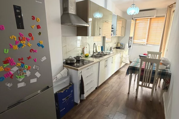 Appartamento in vendita a Tirana 2+1, Arredato