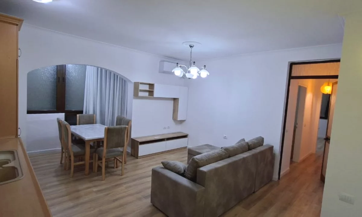 Shtepi me qera Apartament ne Tirane, 1+1, Mobilimi E mobiluar, Pagesa 500  Euro.