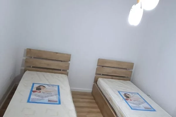 Shtepi me qera Apartament ne Tirane, 1+1, Mobilimi E mobiluar, Pagesa 500  Euro.