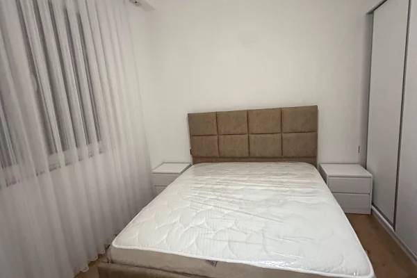 Shtepi me qera Apartament ne Tirane, 1+1, Mobilimi E mobiluar, Pagesa 45,000  Leke.