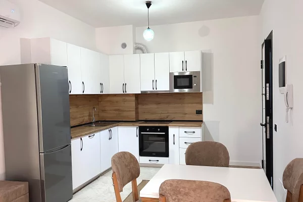 Shtepi me qera Apartament ne Tirane, 1+1, Mobilimi E mobiluar, Pagesa 45,000  Leke.