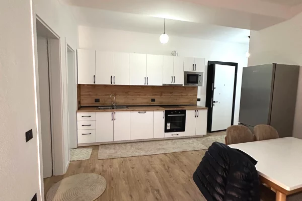 Shtepi me qera Apartament ne Tirane, 2+1, Mobilimi E mobiluar, Pagesa 60,000  Leke.