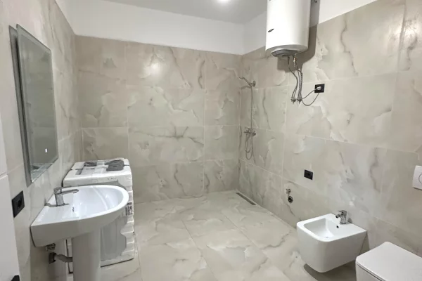 Shtepi me qera Apartament ne Tirane, 2+1, Mobilimi E mobiluar, Pagesa 60,000  Leke.