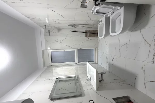 Shtepi me qera Apartament ne Tirane, 2+1, Mobilimi E mobiluar, Pagesa 75,000  Leke.