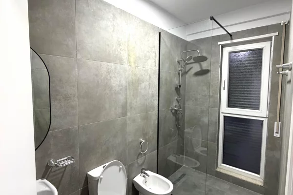 Shtepi me qera Apartament ne Tirane, 2+1, Mobilimi E mobiluar, Pagesa 800  Euro.