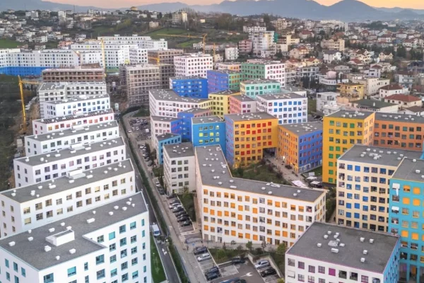 Shtepi ne shitje Apartament ne Tirane, 1+1, Mobilimi Pjeserisht e mobiluar, Pagesa 90,000  Euro.