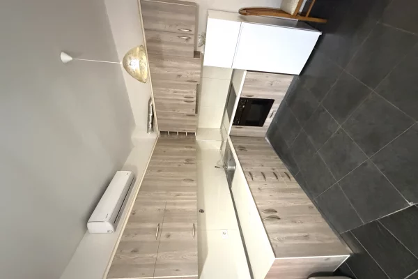 Shtepi ne shitje Apartament ne Tirane, 2+1, Mobilimi E mobiluar, Pagesa 115,000  Euro.
