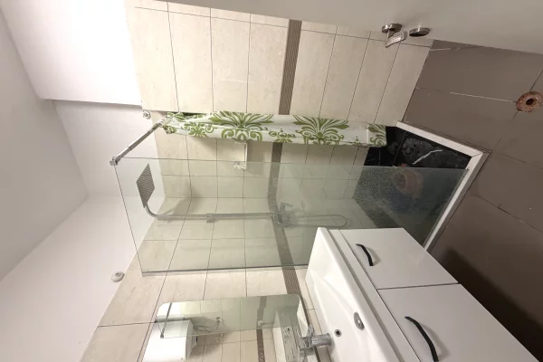 Shtepi ne shitje Apartament ne Tirane, 2+1, Mobilimi E mobiluar, Pagesa 115,000  Euro.
