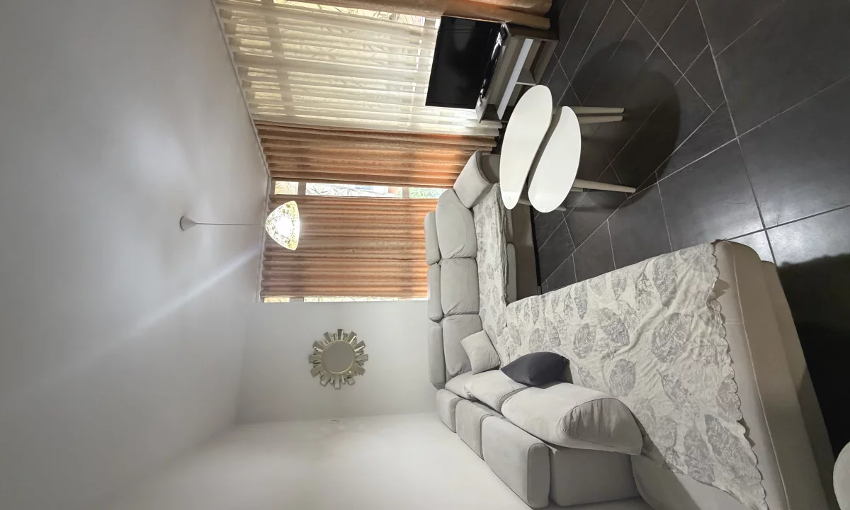 Shtepi ne shitje Apartament ne Tirane, 2+1, Mobilimi E mobiluar, Pagesa 115,000  Euro.