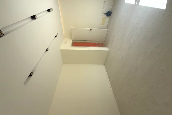 Shtepi ne shitje Apartament ne Tirane, 3+1, Mobilimi Bosh, pa mobiluar, Pagesa 180,000  Euro.
