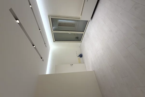 Shtepi ne shitje Apartament ne Tirane, 3+1, Mobilimi Bosh, pa mobiluar, Pagesa 180,000  Euro.
