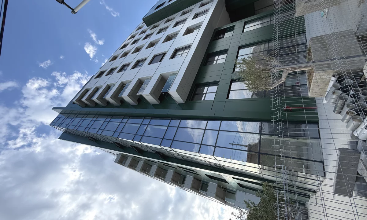 Shtepi ne shitje Apartament ne Tirane, 1+1, Mobilimi Bosh, pa mobiluar, Pagesa 131,000  Euro.