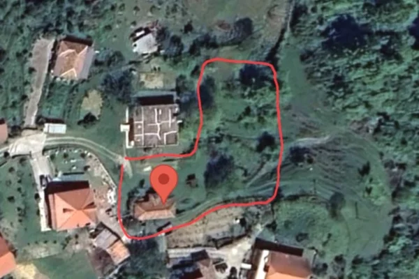 Truall ose Toke ne Tirane - 50,000 Euro