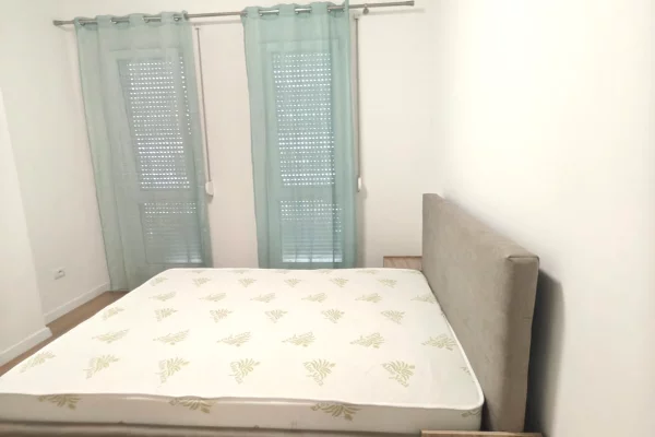 Shtepi me qera Apartament ne Tirane, 1+1, Mobilimi E mobiluar, Pagesa 40,000  Leke.