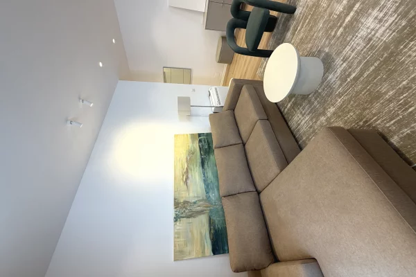 Apartament per qira 1+1+parkim, tek Komuna e Parisit