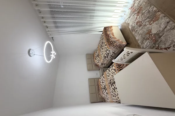 Shtepi me qera Apartament ne Tirane, 2+1, Mobilimi E mobiluar, Pagesa 750  Euro.