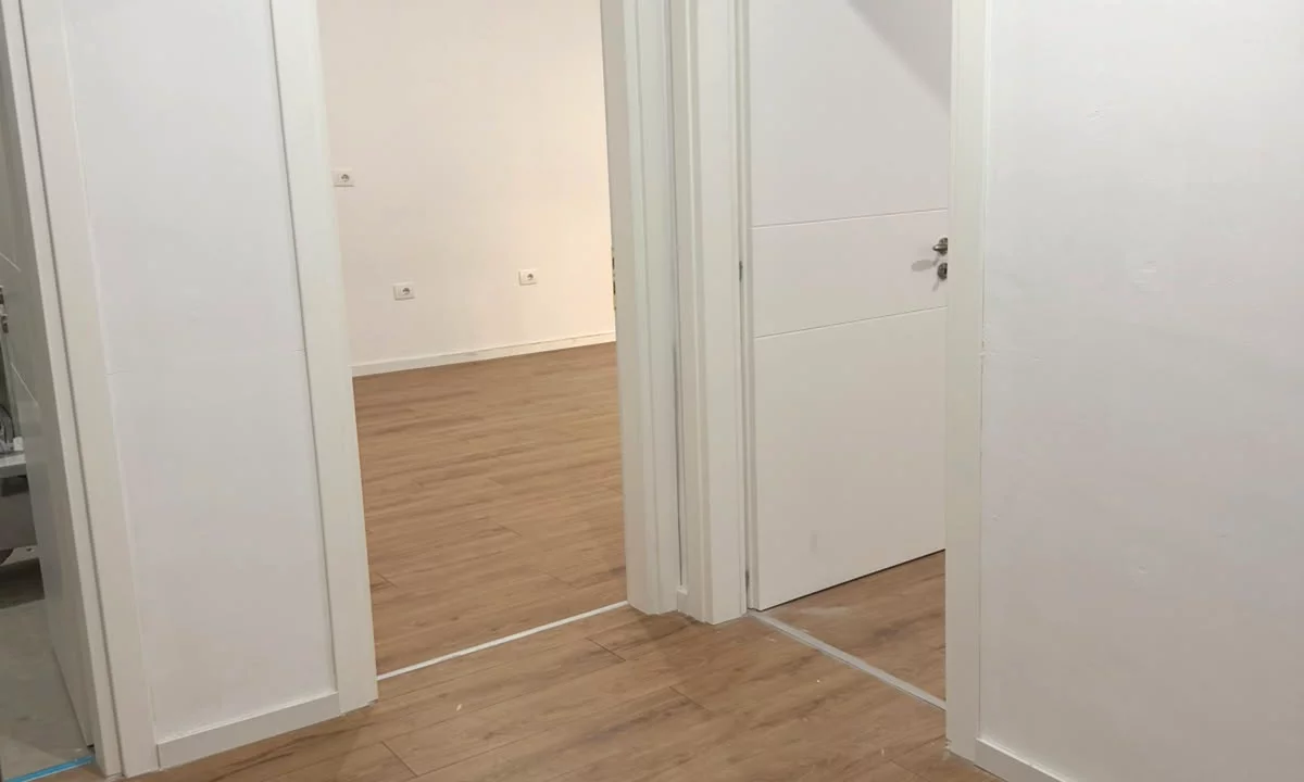 Shtepi me qera Apartament ne Tirane, 1+1, Mobilimi Bosh, pa mobiluar, Pagesa 40,000  Leke.