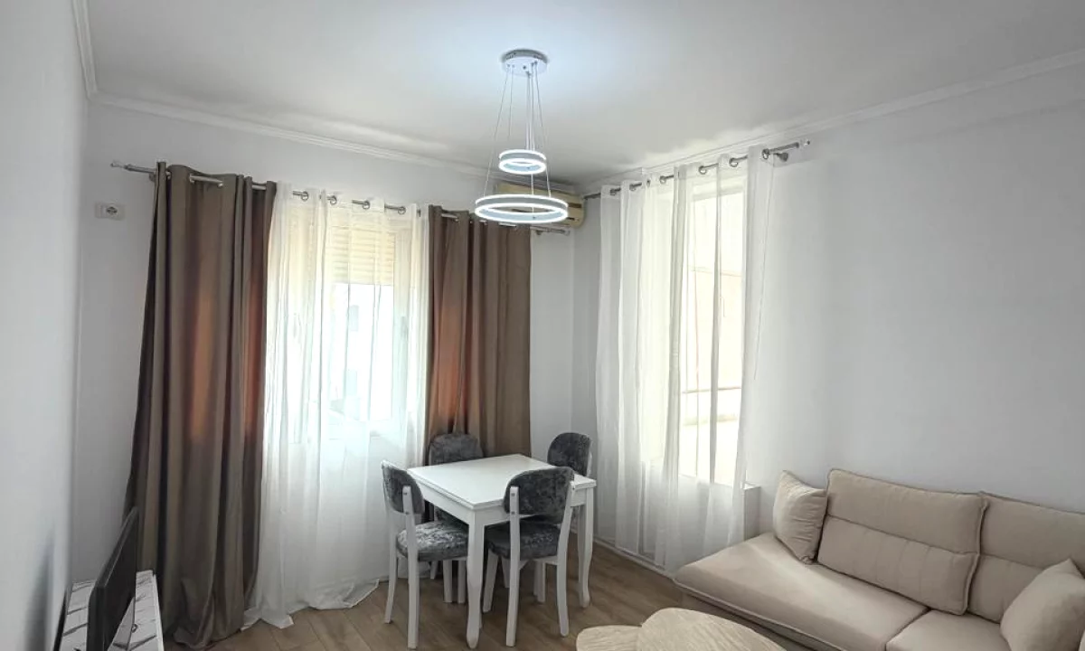 Shtepi ne shitje Apartament ne Tirane, 2+1, Mobilimi E mobiluar, Pagesa 155,000  Euro.