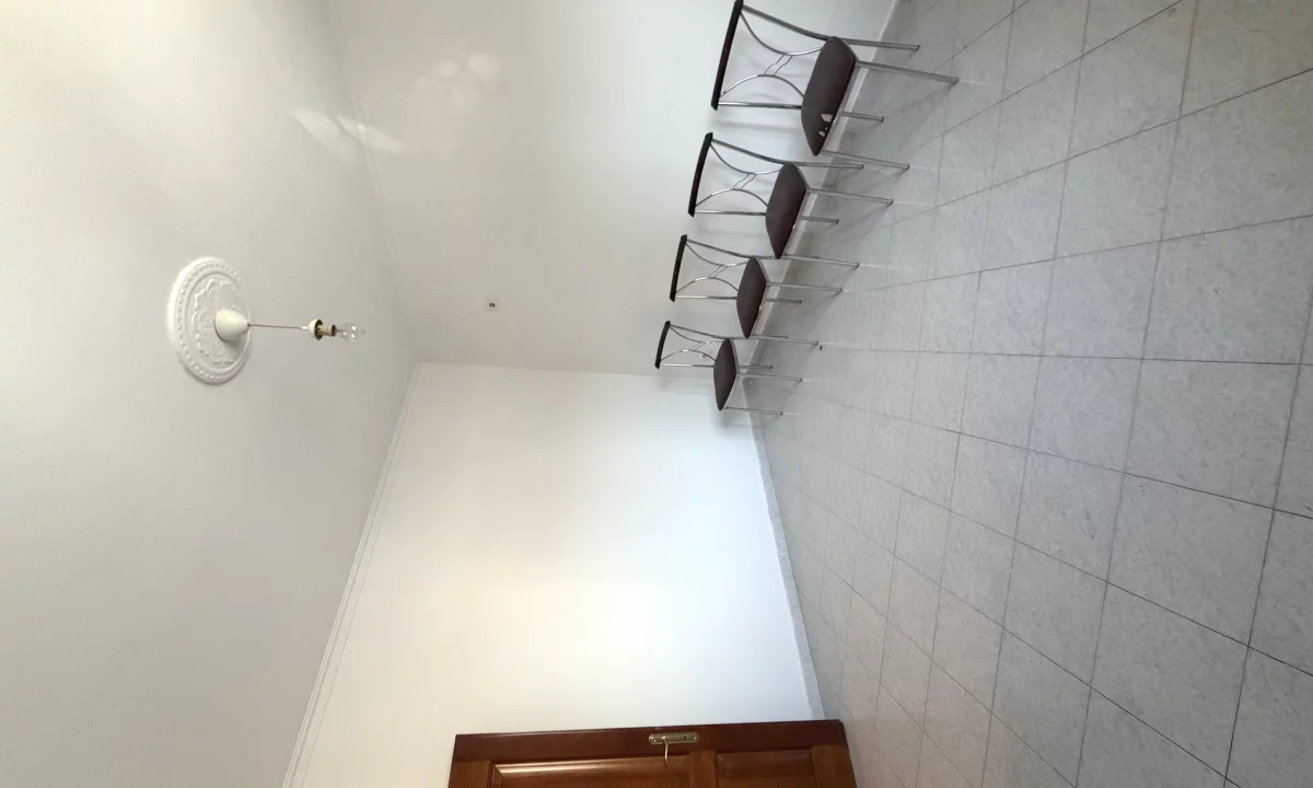 Shtepi ne shitje Apartament ne Tirane, 1+1, Mobilimi Pjeserisht e mobiluar, Pagesa 70,000  Euro.