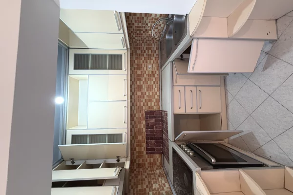 Shtepi ne shitje Apartament ne Tirane, 1+1, Mobilimi Pjeserisht e mobiluar, Pagesa 70,000  Euro.