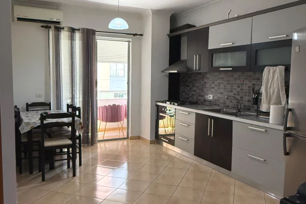 Shtepi me qera Apartament ne Tirane, 1+1, Mobilimi E mobiluar, Pagesa 40,000  Leke.