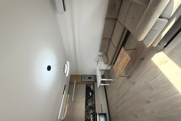 Apartament per qira 2+1+parkim tek 5 Maji cmimi 700 euro
