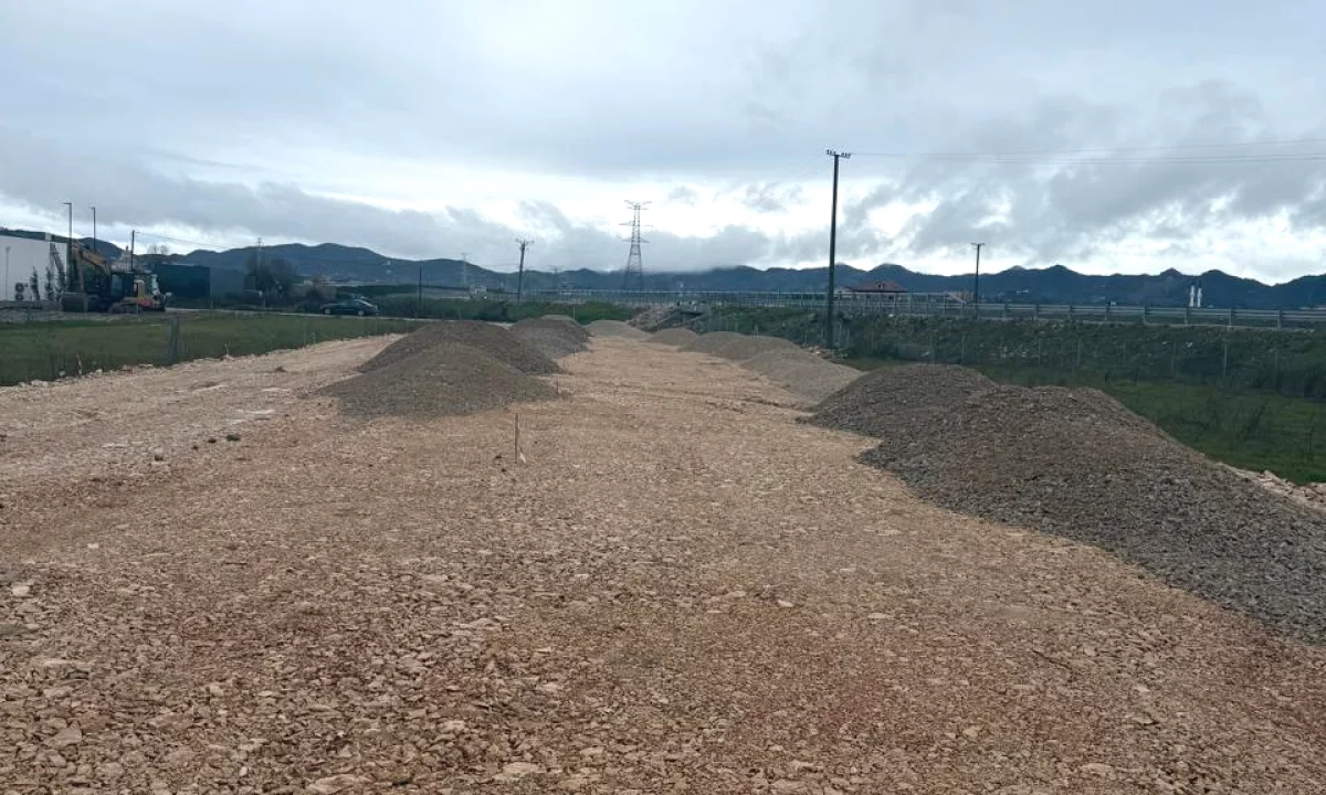 Toke ne shitje tek Rruga e Rinasit, Ktyqezimi i Laknasit