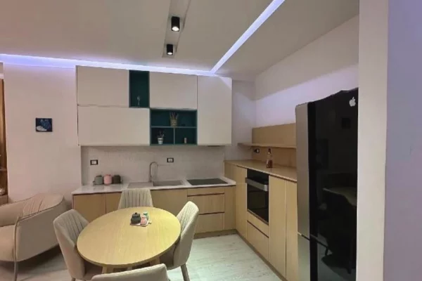 Shtepi ne shitje Apartament ne Vlore, 1+1, Mobilimi E mobiluar, Pagesa 145,000  Euro.