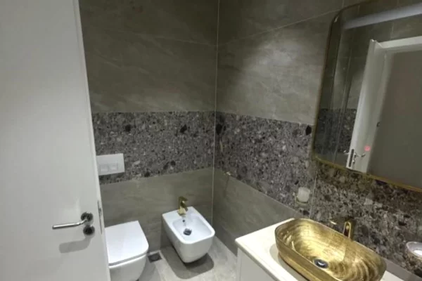Shtepi ne shitje Apartament ne Vlore, 1+1, Mobilimi E mobiluar, Pagesa 145,000  Euro.