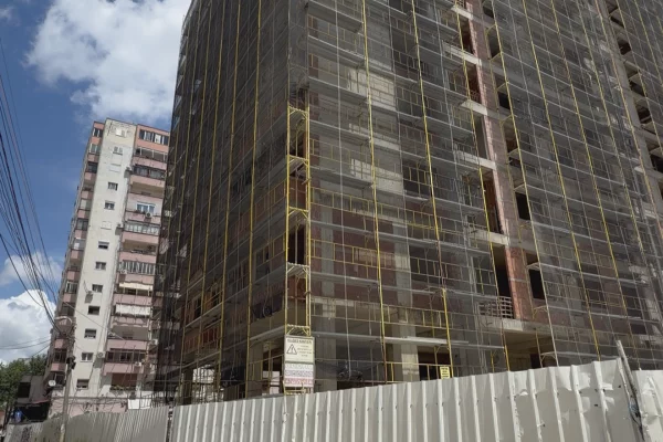 Shitet apartament 1+1+parkim tek ish fusha e aviacionit cmimi 130000 euro