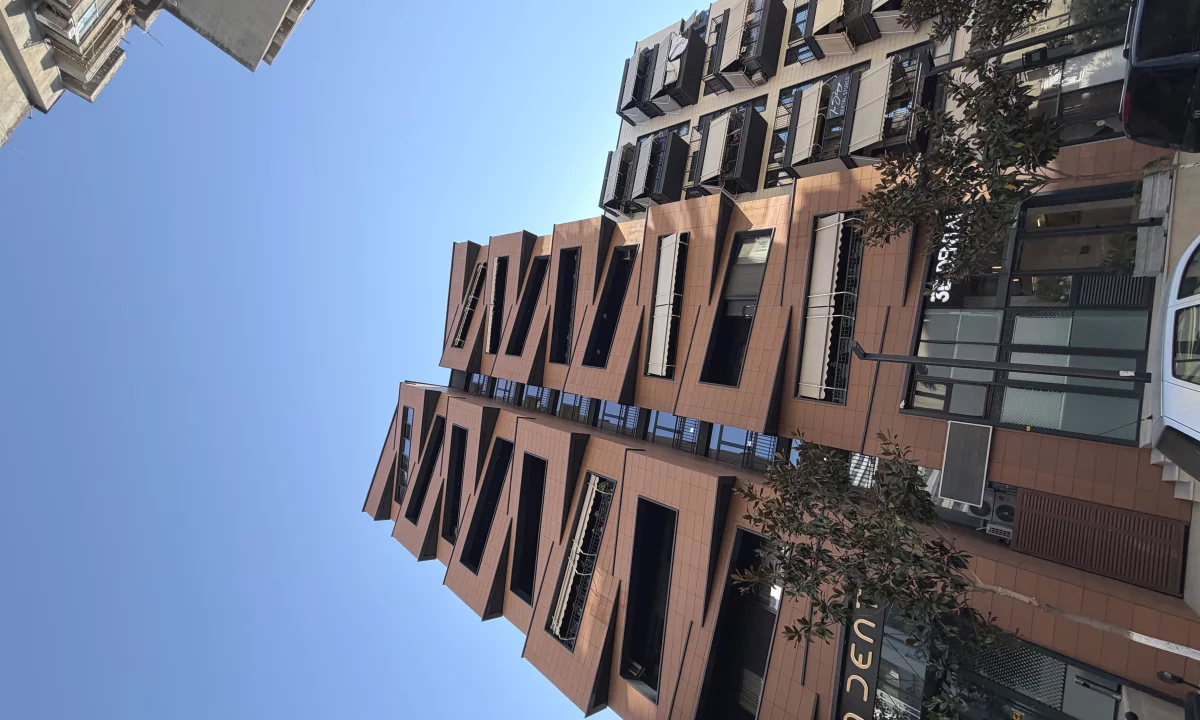 Shtepi ne shitje Apartament ne Tirane, 2+1, Mobilimi E mobiluar, Pagesa 380,000  Euro.