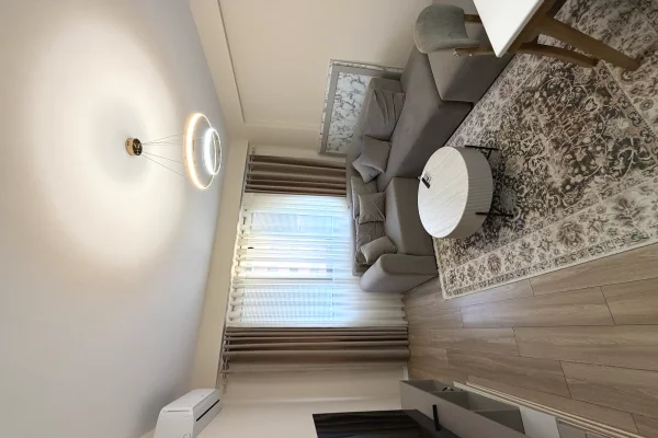 Shtepi ne shitje Apartament ne Tirane, 1+1, Mobilimi E mobiluar, Pagesa 125,000  Euro.