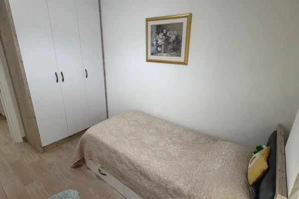 Shtepi me qera Apartament ne Tirane, 2+1, Mobilimi E mobiluar, Pagesa 65,000  Leke.