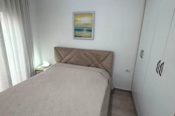 Shtepi me qera Apartament ne Tirane, 2+1, Mobilimi E mobiluar, Pagesa 65,000  Leke.